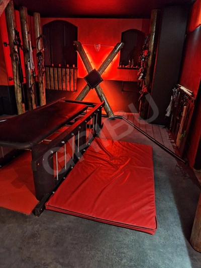 KinkDevil Dungeon Riga ceturtdien 10. 10  no 18 notiek atvērto durvju diena, ja gribi iepazīties, apskatīt pātagas,  sajust virves  un iepazīties ar dominējošam Kundzēm, kas nodarbojas ar  BDSM un  Femdom rotaļām  acinu tevi , ieeja par ziedojumiem 
BDSM studija Vecrīgā  notiek dažādi pasākumi, meistarklases saistībā ar šo tēmu, gan var īrēt privātas sesijām
 tāpat var iznomāt telpas saviem pasākumiem, varam arī noorganizēt kādu interesantu pasākumu privātai ballītei - vecmeitu, vecpuišu ballītes vai kādu interesantu jubilejas vai tematisko ballīti...
Studija ir aprīkota ar visdažādāko bdsm inventāru, arī dažādām lomu spēlēm ir pieejami dažādi tērpi. Ziedojums 10 Eio 
Uz tikšanos studijā. Mums ir arī telegramm kanāli . Sūtat zinu aizsutisim privati