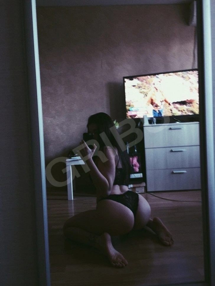 Souples and Singles: Cuckolds, Sexwifes, Riga. Paris 42/26: n0one333@inbox.lv 1